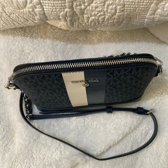 Sold Michael KORS Jet Set Travel Dome Crossbody Signature MK Bag NWT - Picture 9 of 10